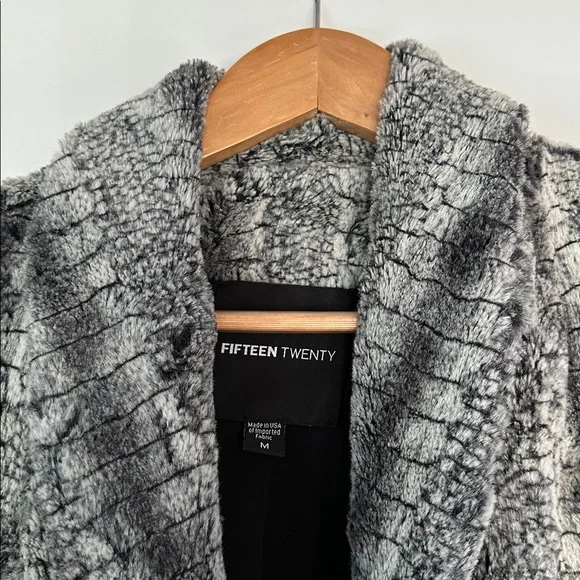 Fifteen Twenty Plush Faux Fur Snake Print Crop Grey Black Coat medium - Picture 5 of 6